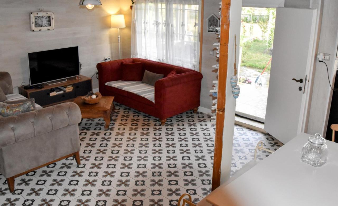 Velipojë Beachfront, Tirana Guest House מראה חיצוני תמונה